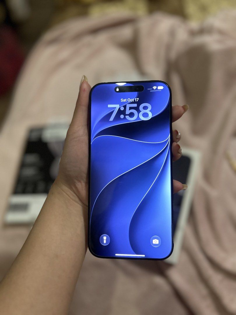 iPhone 16 Pro Max Black Titanium 256gb (Category: iPhone 16 Series) located in Caloocan City. Submitted by handmedownnn (Listing ID 1468623523, Image 3). Description: iPhone 16 Pro Max 256gb in Black Titanium - Openline. No sim restrictions. - No issues, dents or chip paints. - No history of repair. - Unit is very well taken care of. Lady owned. - Comes with its Original box, Receipt of Purchase in Globe, and Cases worth ₱1695 and ₱1490. Price is