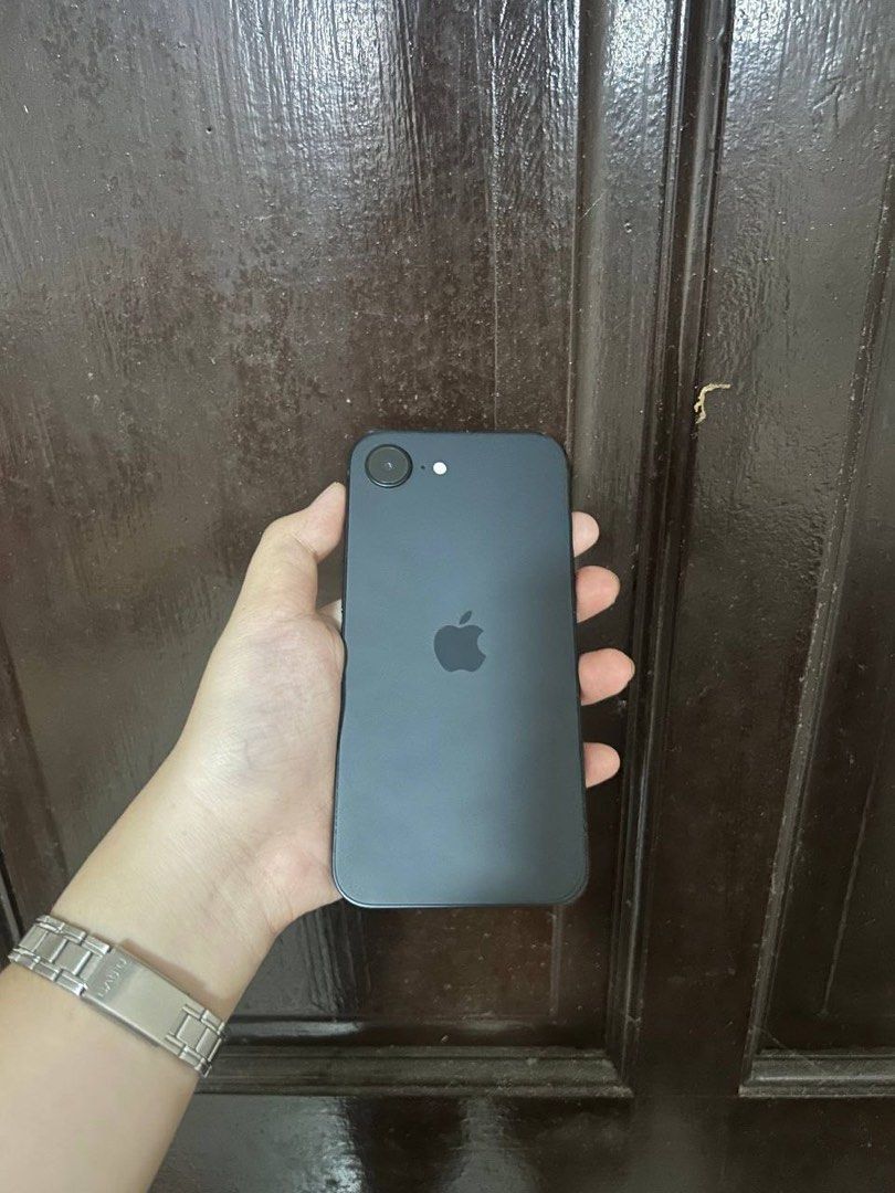 iPhone 16e (Category: Other Gadgets) located in Manila. Submitted by toni_12345 (Listing ID 1468623462, Image 1). Description: IPHONE 16e 128gb •Original Parts •Battery Health: 91% •618 cycle count •Unli reset -Face Id ✔️ -Truetone ✔️ -Camera (Front and Back)✔️ -All Button ✔️ -Speaker and Mic ✔️ -Charging Port ✔️ -No Sim Restriction ✔️ 𝐈𝐧𝐜𝐥𝐮𝐬𝐢𝐨𝐧 -UNIT -2 CASE -1 TEMPERED GLASS -ORIG BOX -ORIG CORD.