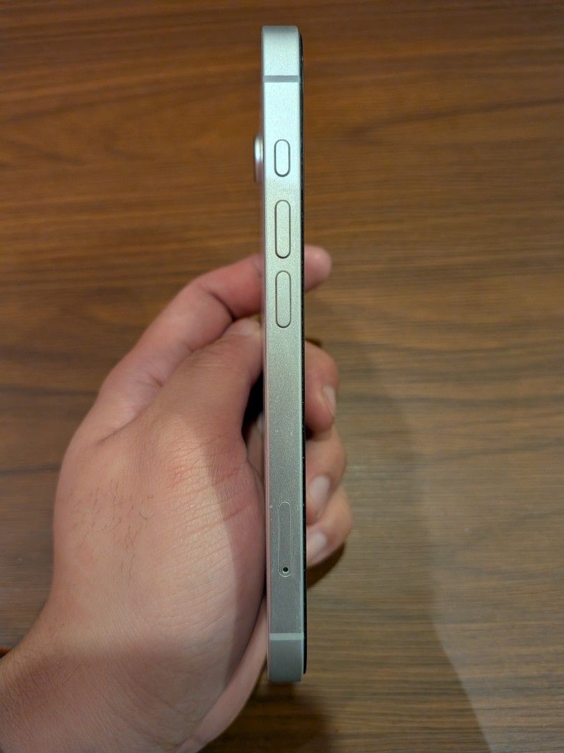 iphone 16e (Category: iPhone 16 Series) located in Manila. Submitted by marco.ladios (Listing ID 1468647944, Image 3). Description: Iphone 16e 128gb 93% battery health No dents and scratches come w box, elago case(worth 1.5k) and orginal cable unli check on meet up RFS: upgrade phone meet up: makati.