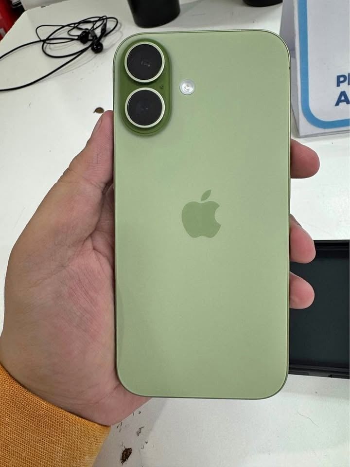 iPhone 17 (Category: iPhone 17 Series) located in Bulacan. Submitted by jly.ph (Listing ID 1468588085, Image 1). Description: for sale or swap iPhone 17 256gb 98bh 220cc Fu any sim local variant under warranty March 2027 unit orig cord case only 44k nego 45k swapping malolos bulacan.