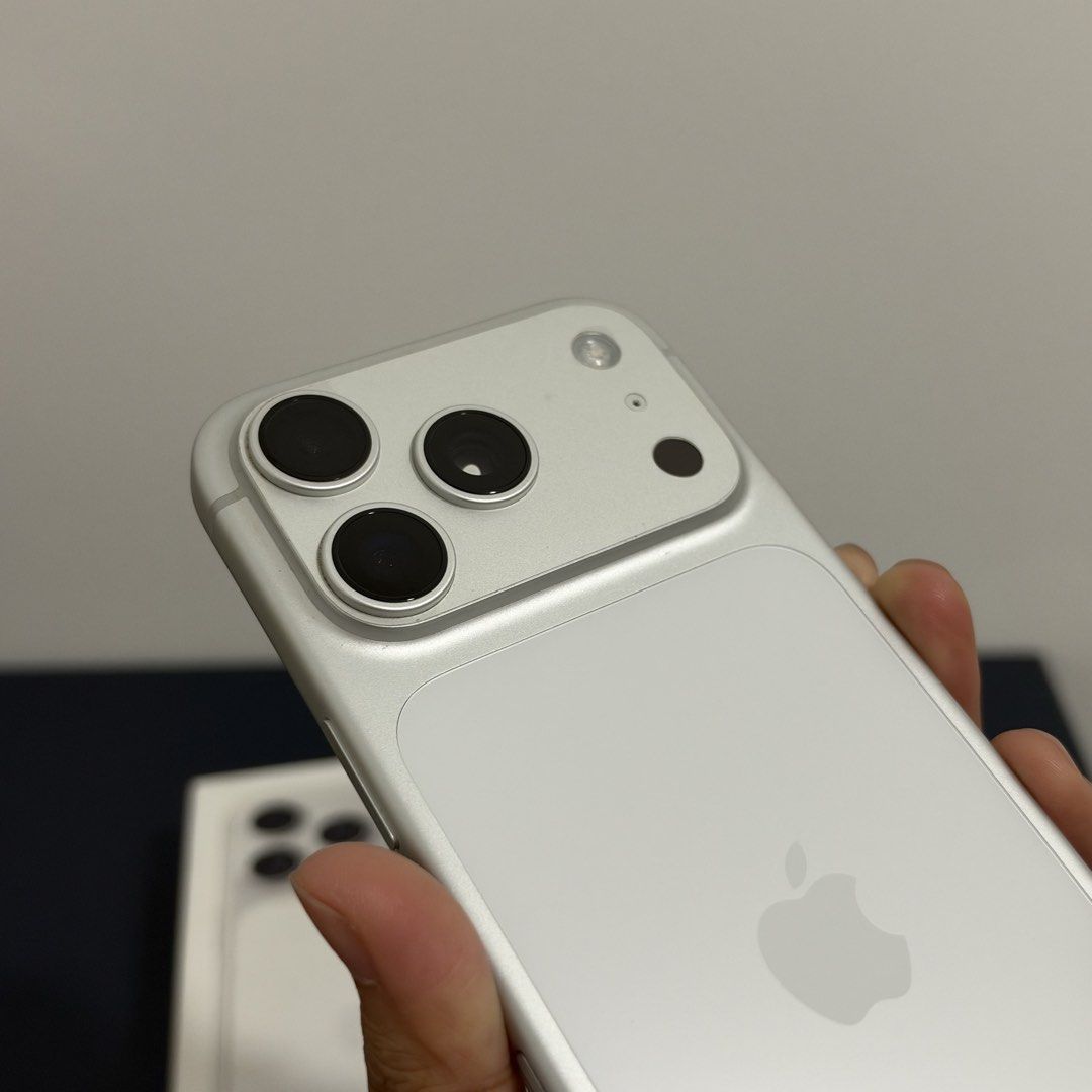 Iphone 17 Pro 256gb Silver (Category: iPhone 17 Series) located in Mandaluyong City. Submitted by pl.closet (Listing ID 1468658621, Image 3). Description: Iphone 17 Pro 256gb Silver - Still under warranty until Dec 21, 2026 - Personal used - No dents - with receipt Inclusions: - Box & Original Cord only RFS: Upgrade Loc: Mandaluyong City Meetup only Around Mandaluyong or Cubao Slightly negotiable .