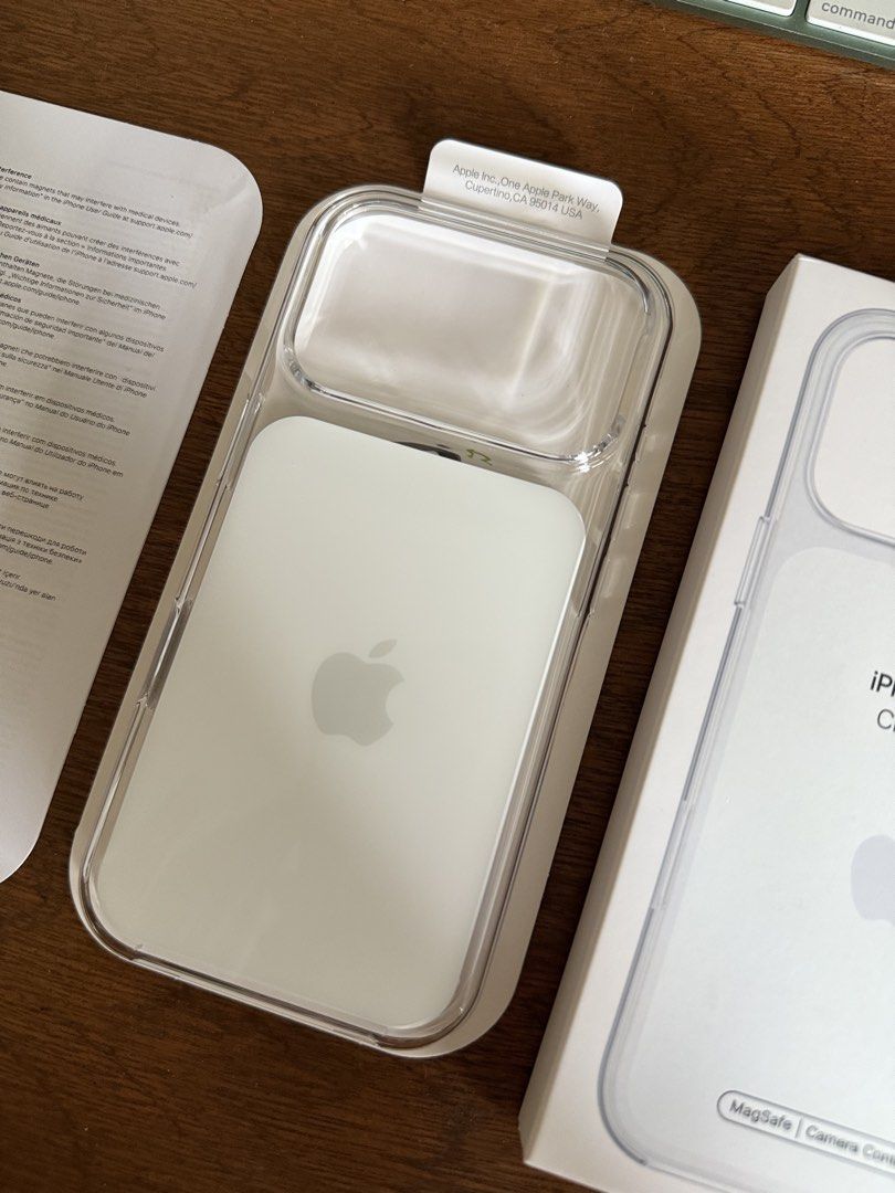 iPhone 17 Pro / 17 Pro Max / 18 Pro Max Clear MagSafe Case Cover [Clear] (Category: Cases & Sleeves) located in Manila. Submitted by razelysonn (Listing ID 1468561491, Image 2). Description: Pm me, Available on hand .