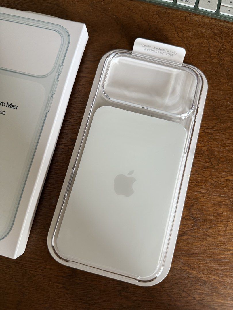 iPhone 17 Pro / 17 Pro Max / 18 Pro Max Clear MagSafe Case Cover [Clear] (Category: Cases & Sleeves) located in Manila. Submitted by razelysonn (Listing ID 1468561638, Image 3). Description: Pm me avail on hand :).