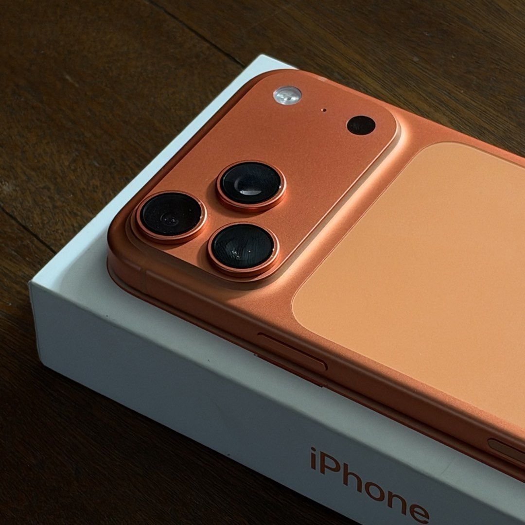 iPhone 17 Pro Max (Category: iPhone 17 Series) located in Quezon City. Submitted by freeturtle-921d (Listing ID 1468690707, Image 2). Description: iPhone 17 pro max 256GB Orange 92% BH BC 395 Openline Good Condition All working Box & Cable With warranty till October 20, 2026 ONLY No history of repair brought from: @mobilecartph on instagram *Camera paint chip as shown in the picture. RFS: Already got the iPhone18.