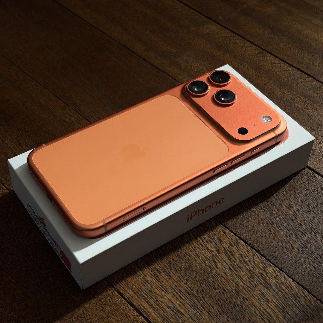 iPhone 17 Pro Max (Category: iPhone 17 Series) located in Quezon City. Submitted by freeturtle-921d (Listing ID 1468690707, Image 3). Description: iPhone 17 pro max 256GB Orange 92% BH BC 395 Openline Good Condition All working Box & Cable With warranty till October 20, 2026 ONLY No history of repair brought from: @mobilecartph on instagram *Camera paint chip as shown in the picture. RFS: Already got the iPhone18.
