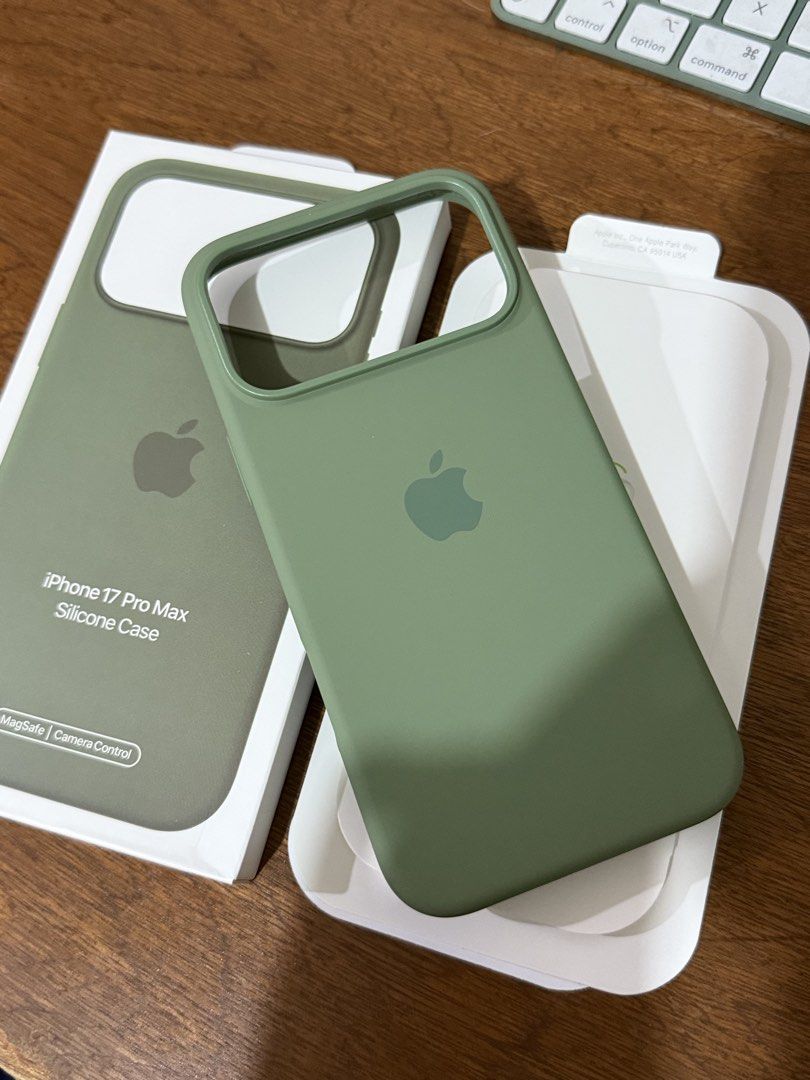 iPhone 17 Pro Max / 18 Pro Max Silicone MagSafe Case Cover [Green] (Category: Cases & Sleeves) located in Manila. Submitted by razelysonn (Listing ID 1468559530, Image 2). Description: Pm me :) .