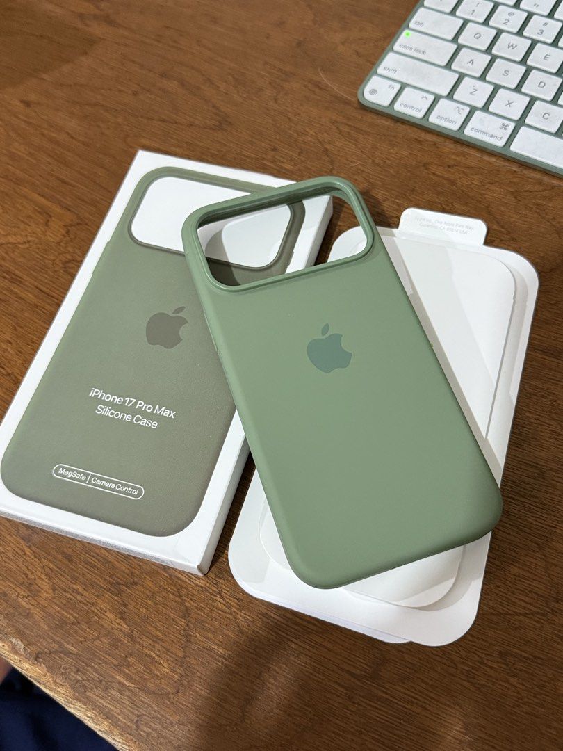 iPhone 17 Pro Max / 18 Pro Max Silicone MagSafe Case Cover [Green] (Category: Cases & Sleeves) located in Manila. Submitted by razelysonn (Listing ID 1468559530, Image 1). Description: Pm me :) .