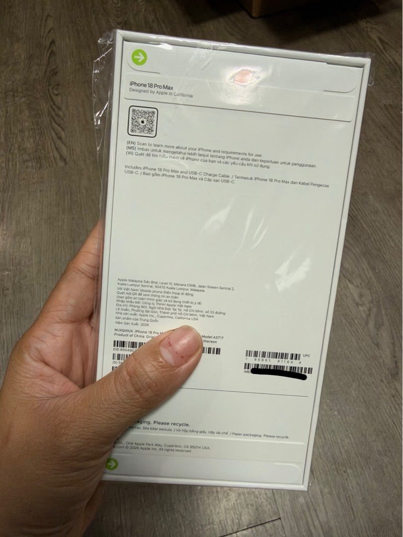 iPhone 18 Pro Max (Category: iPhone 18 Series) located in Manila. Submitted by gianmiranda00 (Listing ID 1468579256, Image 2). Description: iPhone 18 Pro Max Burgundy Brandnew Sealed Rfs Couple phone sana kami ni hubby mas gusto pala nya Android 92,000.