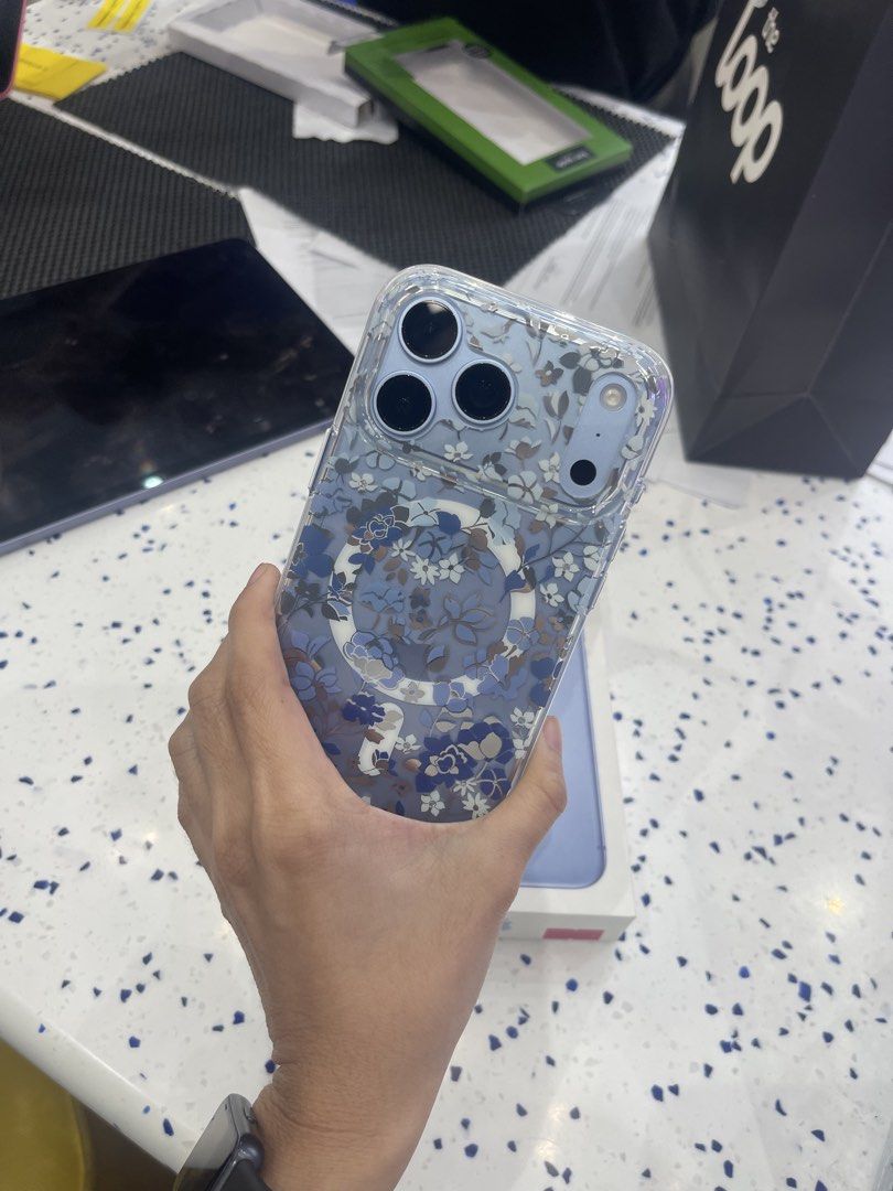Iphone 18 Pro Max case / Kate Spade case (Category: Cases & Sleeves) located in Bulacan. Submitted by dnadgaf11803 (Listing ID 1468703632, Image 2). Description: Kate spade case for iphone 17/18 pro max bought from the Loop can provide receipt for proof of purchase RFS: impulse buy.