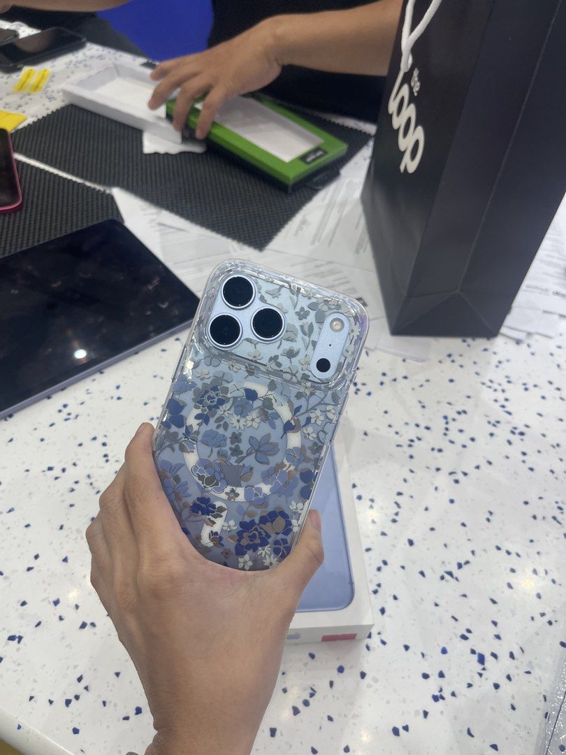 Iphone 18 Pro Max case / Kate Spade case (Category: Cases & Sleeves) located in Bulacan. Submitted by dnadgaf11803 (Listing ID 1468703632, Image 3). Description: Kate spade case for iphone 17/18 pro max bought from the Loop can provide receipt for proof of purchase RFS: impulse buy.