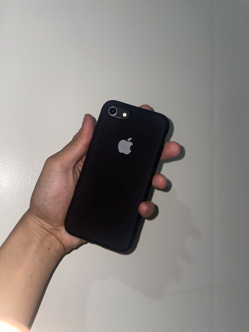 Iphone 8 64gb (Category: iPhone 8 Series) located in Manila. Submitted by zade__ (Listing ID 1468696737, Image 3). Description: Iphone 8 64gb 100% bh kapapalit lang (gx oled) Honest issue agad; -as you can see sa picture basag lcd and backhlass pero hindu nakakaapekto sa performance -no front cam, naputol lang ‘yung flex so pwede mo panpalitan -shakey back cam pero may magnet nang kasama, hindi halata backglass at nagnet ‘pag may case Unit, 2case