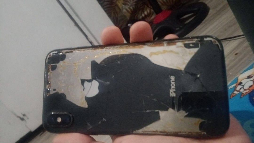 IPHONE X 64 GB (Category: iPhone X Series) located in Manila. Submitted by amanoma2345 (Listing ID 1468595736, Image 2). Description: .