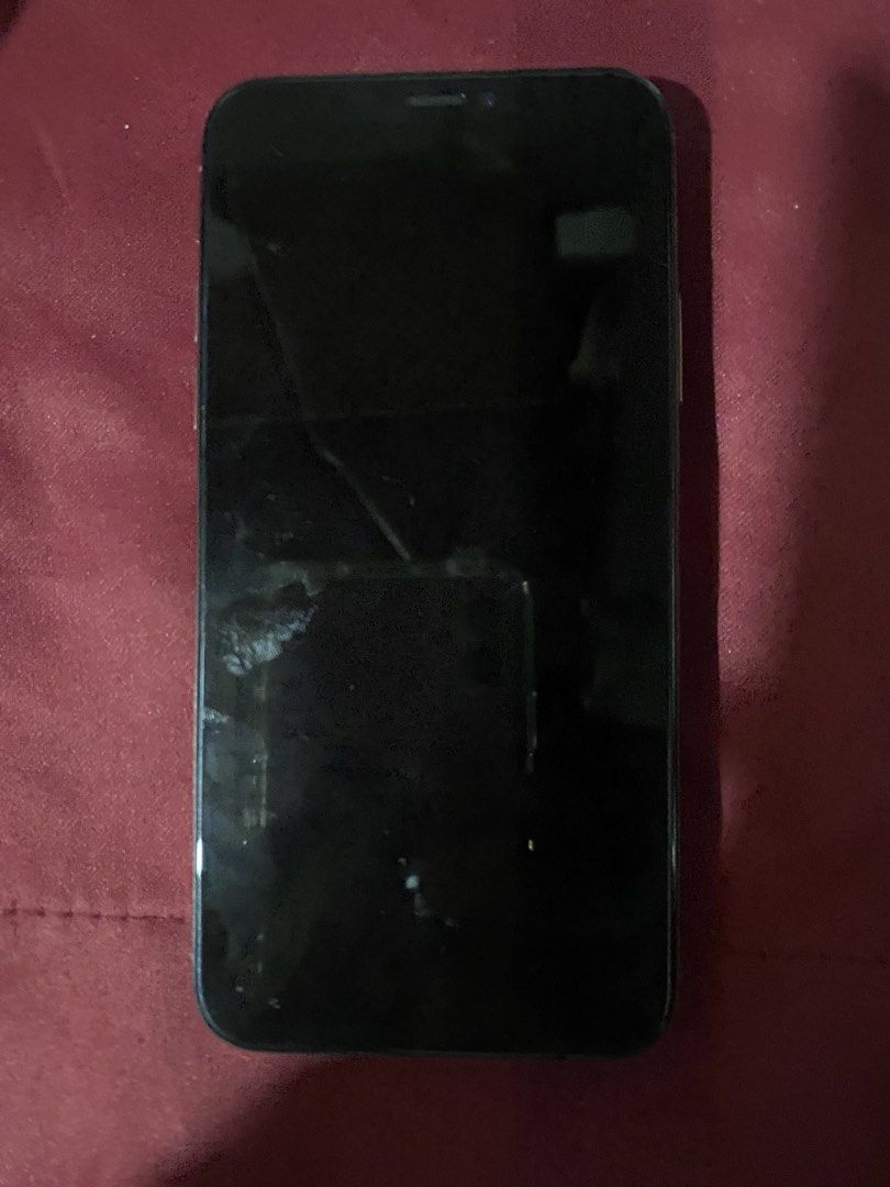 Iphone Xs (Category: iPhone X Series) located in Pasig City. Submitted by spidegoey (Listing ID 1468683921, Image 2). Description: Iphone Xs 64gb 5400 nego Color Gold No issuee 76bh Truetone Working Face Id Working Unli Reset .