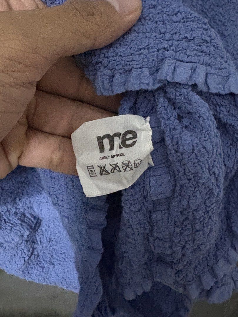 Issey Miyake Me Cauliflower Shirt (Category: Shirts) located in Iloilo. Submitted by bygone.ph (Listing ID 1468629489, Image 3). Description: free size.
