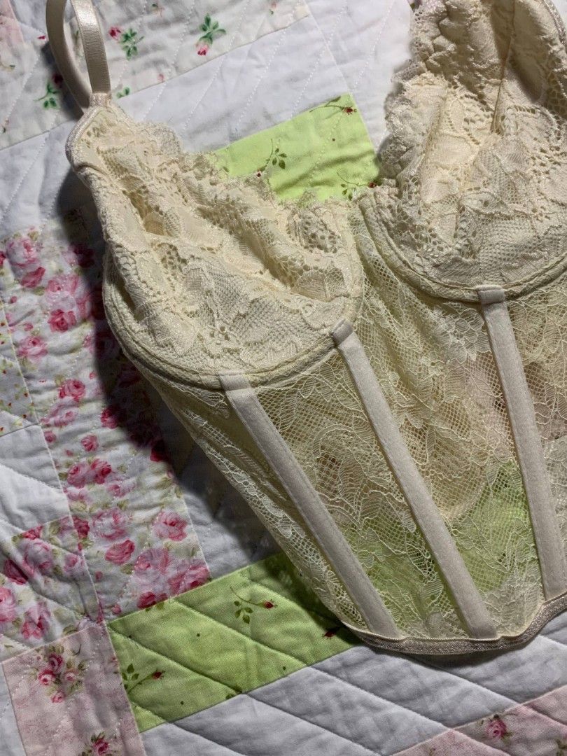 Ivory Lace Corset Top (Category: Others Tops) located in Paranaque City. Submitted by dayiiee (Listing ID 1468695918, Image 2). Description: ivory/cream lace corset top with delicate floral lace details, structured cups, and boning accents for a flattering silhouette. Features adjustable shoulder straps and a sheer lace design, perfect for a coquette, elegant, or feminine outfit. Size: XS-S 🤍 Color: Ivory/Cream ✨ Style: Lace Corset / Coquette / 