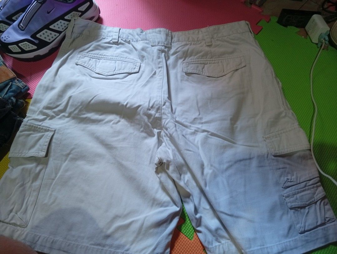 IZOD Cargo Shorts Size 38 White (Category: Shorts) located in Quezon City. Submitted by asu06 (Listing ID 1468692579, Image 3). Description: - Brand: IZOD - Color: White - Size: 38 - Material: 100% breathable cotton - Features: Multiple utility pockets on sides and back, classic button closure with zipper fly - Condition: Good everyday casual wear - Perfect for outdoor activities and laid-back weekends.