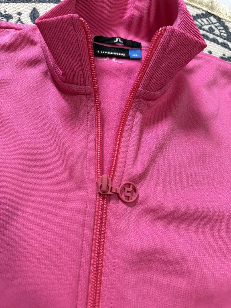 J. Lindeberg women jacket (Category: Coats, Jackets and Outerwear) located in Daraga. Submitted by casualthread (Listing ID 1468651653, Image 3). Description: Authentic No issue Like new Xs to small Maganda pang pickle.