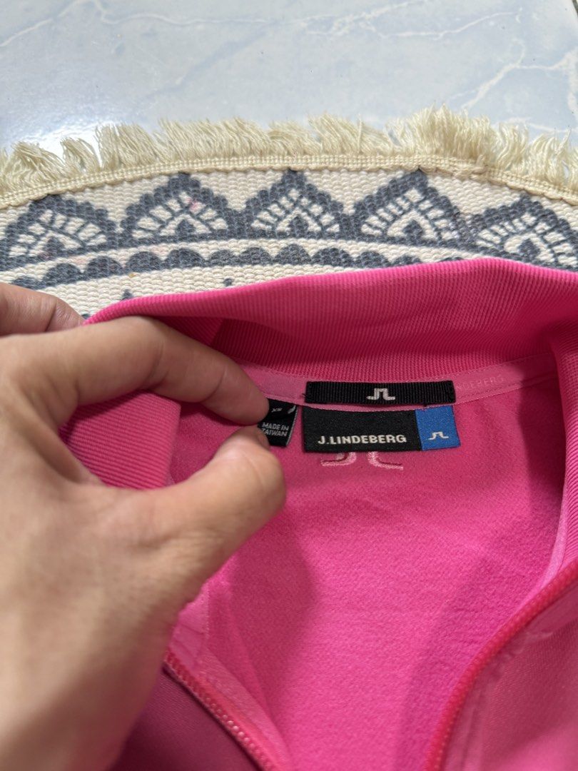 J. Lindeberg women jacket (Category: Coats, Jackets and Outerwear) located in Daraga. Submitted by casualthread (Listing ID 1468651653, Image 2). Description: Authentic No issue Like new Xs to small Maganda pang pickle.