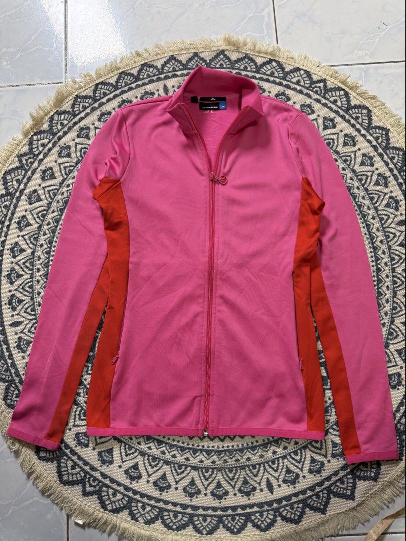 J. Lindeberg women jacket (Category: Coats, Jackets and Outerwear) located in Daraga. Submitted by casualthread (Listing ID 1468651653, Image 1). Description: Authentic No issue Like new Xs to small Maganda pang pickle.