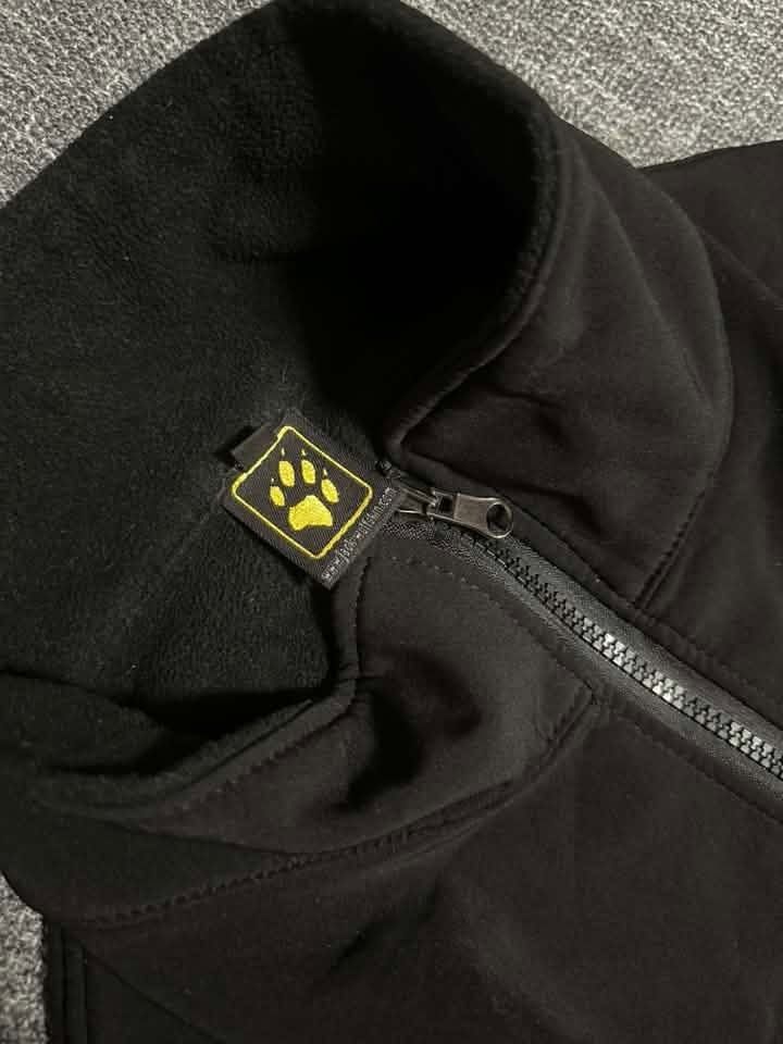 Jack Wolfskin Softshell Trekking Jacket (Category: Coats, Jackets and Outerwear) located in Manila. Submitted by thriftedbykab (Listing ID 1468527327, Image 2). Description: - Jack Wolfskin Blizzard Softshell Performance Jacket - Complete tags -Size: (M-L) -Width: 23 | Length: 27 -Condition: As new -Color Rate:9 /10 -Issue: No issue.