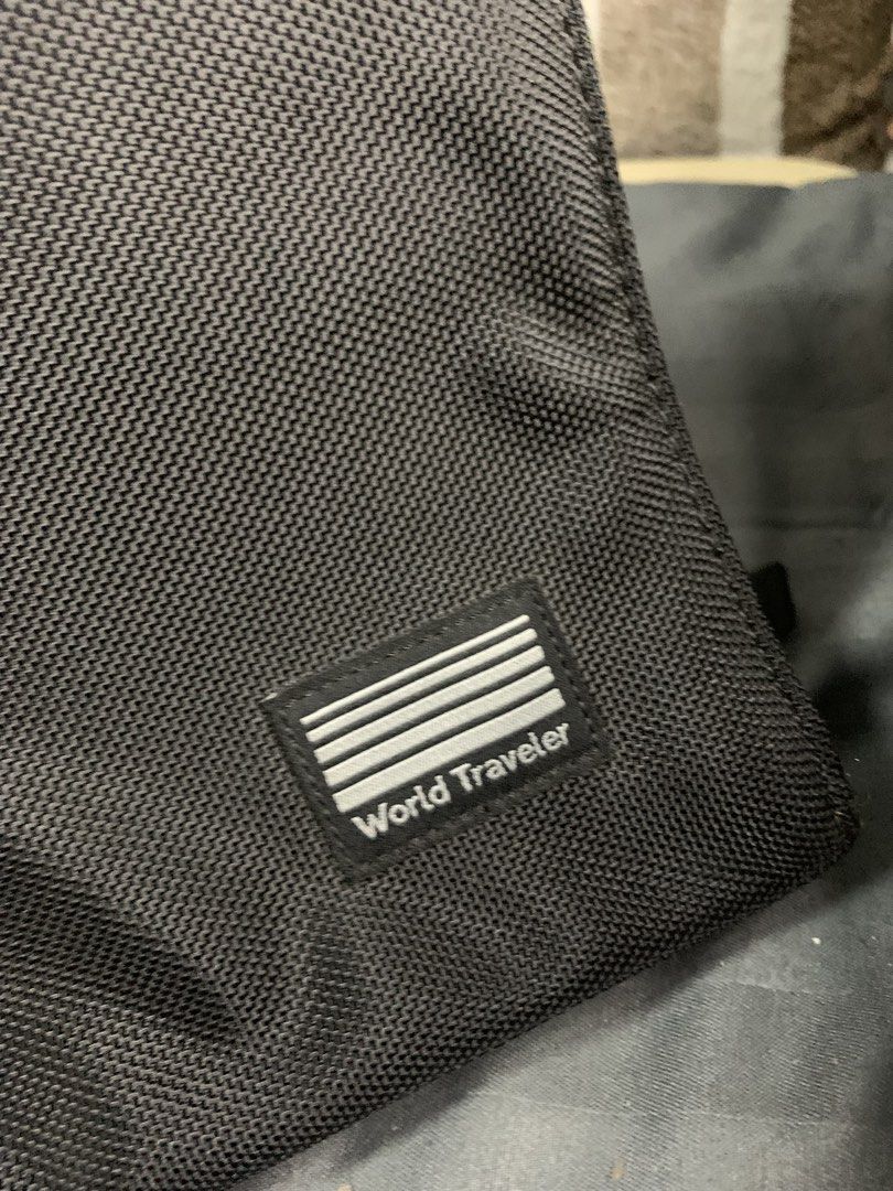 Japan branded laptop / docu bag (Category: Laptop Bags & Sleeves) located in Cabanatuan. Submitted by mjluxxejapan (Listing ID 1468649934, Image 3). Description: Fixed price Pwede lagyan strap Wala kasama talaga.like new cond antibay heavy duty use.makapal mganda quality aporox 15.5”x11” meas .