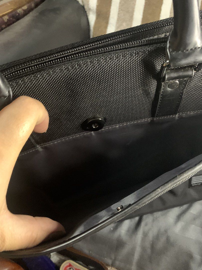 Japan branded laptop / docu bag (Category: Laptop Bags & Sleeves) located in Cabanatuan. Submitted by mjluxxejapan (Listing ID 1468649934, Image 2). Description: Fixed price Pwede lagyan strap Wala kasama talaga.like new cond antibay heavy duty use.makapal mganda quality aporox 15.5”x11” meas .