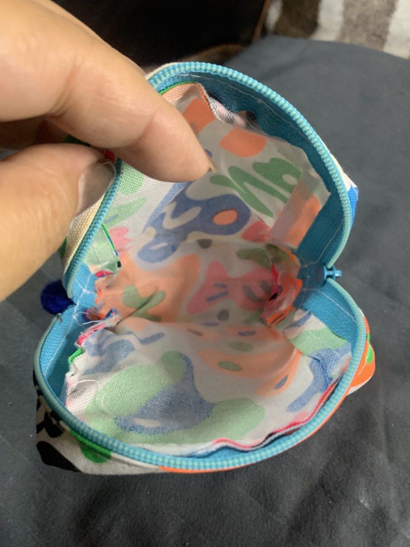 Japan Cute small purse (Category: Purses & Pouches) located in Cabanatuan. Submitted by mjluxxejapan (Listing ID 1468521062, Image 2). Description: Fixed price aporox 4”x4” k Kasya marami coins at cards.spacious kasi tela . Matibay quality .like new pa Medyo ngka dirt lang d nMn halata .