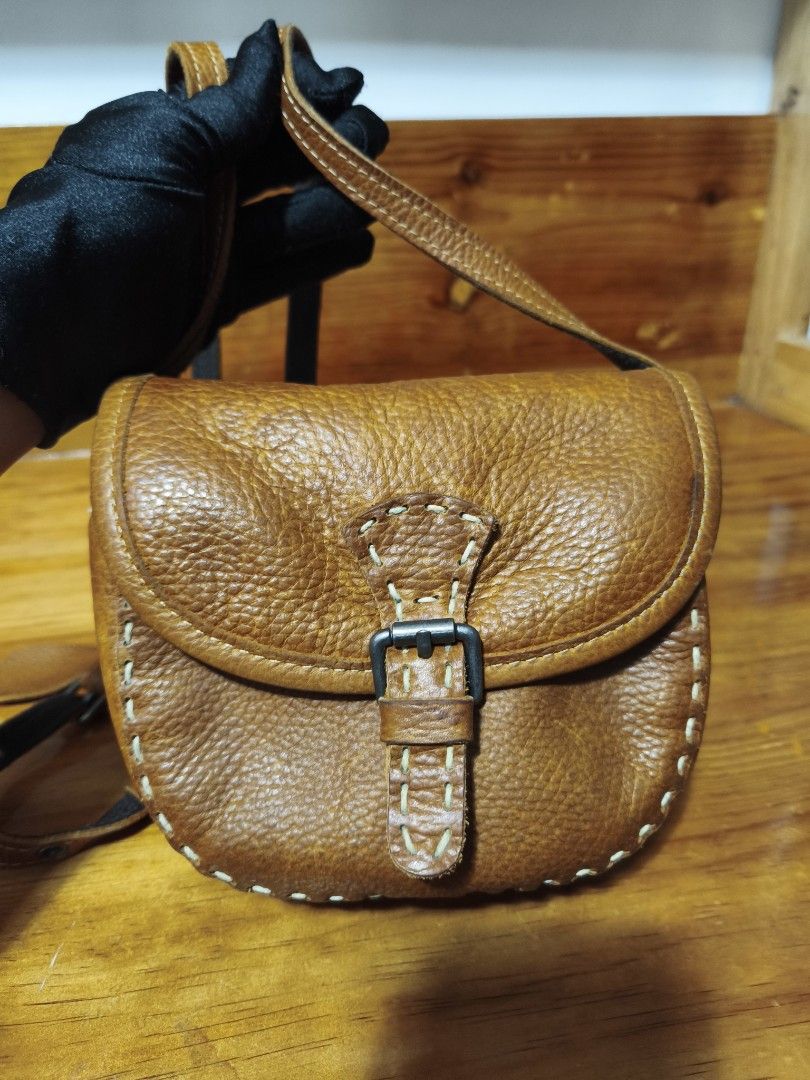 Japan Leather mini sling bag (Category: Cross-body Bags) located in Baguio. Submitted by queenlyne_vintage_rare_finds (Listing ID 1468593278, Image 2). Description: .