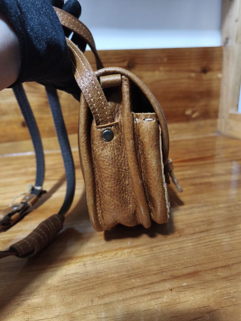 Japan Leather mini sling bag (Category: Cross-body Bags) located in Baguio. Submitted by queenlyne_vintage_rare_finds (Listing ID 1468593278, Image 3). Description: .