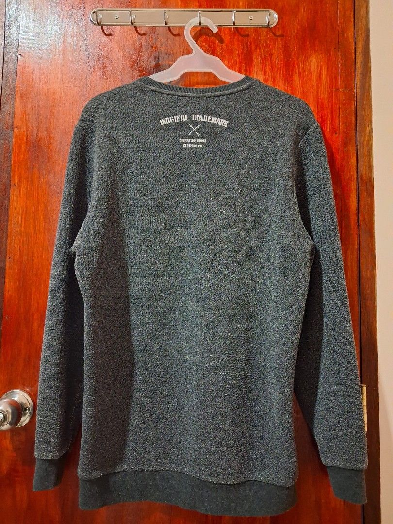 Jaxon Dark Grey Textured Sweatshirt (Category: Coats, Jackets and Outerwear) located in Manila. Submitted by jiejieph (Listing ID 1468707672, Image 2). Description: - Color: Dark grey - Style: Long-sleeve crew neck sweatshirt - Material/Texture: Unique textured fabric with ribbed cuffs and hem to hold its shape - Detail: Small white text graphic on the upper back - Fit: Comfortable and great for casual days or cooler weather.