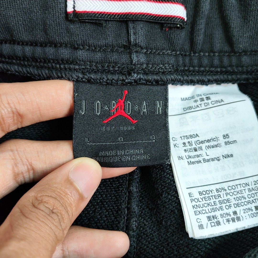 Jordan Black Shorts (Category: Shorts) located in Rosales. Submitted by kudoscache (Listing ID 1468562406, Image 3). Description: - Brand: Jordan - Waist: | Length: - Color: Black - slightly nego payment: maribank / gotyme courier: J&T.