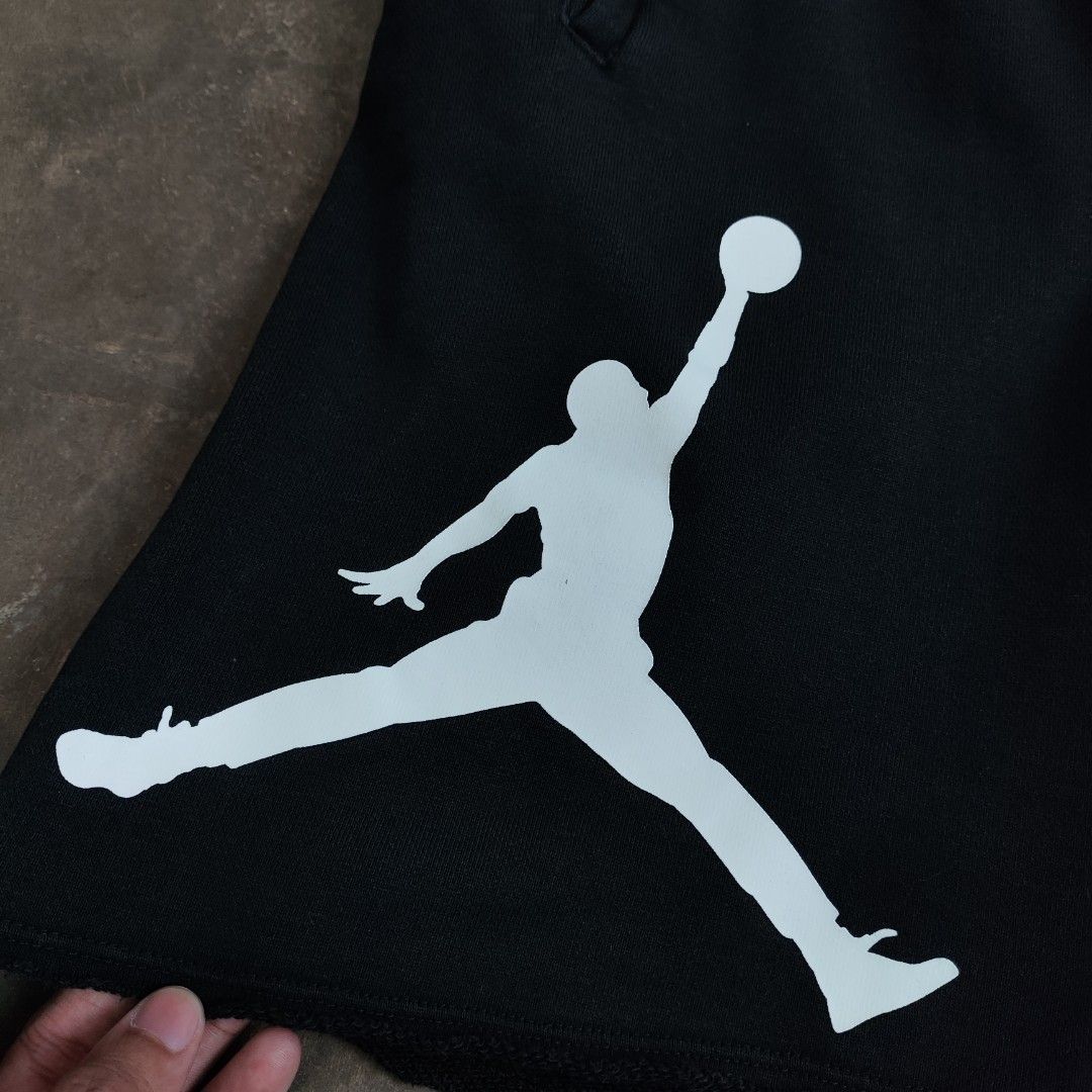 Jordan Black Shorts (Category: Shorts) located in Rosales. Submitted by kudoscache (Listing ID 1468562406, Image 2). Description: - Brand: Jordan - Waist: | Length: - Color: Black - slightly nego payment: maribank / gotyme courier: J&T.
