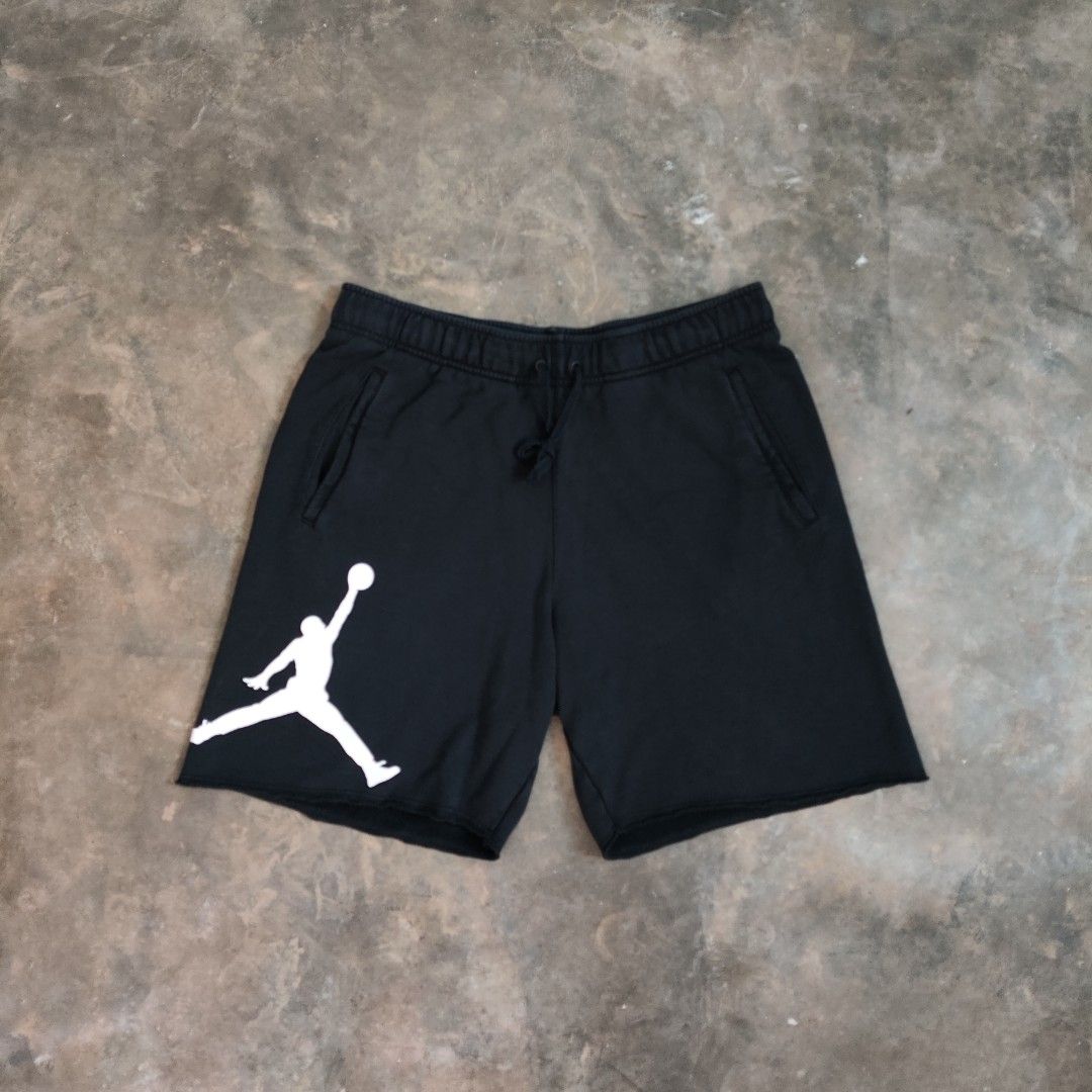 Jordan Black Shorts (Category: Shorts) located in Rosales. Submitted by kudoscache (Listing ID 1468562406, Image 1). Description: - Brand: Jordan - Waist: | Length: - Color: Black - slightly nego payment: maribank / gotyme courier: J&T.