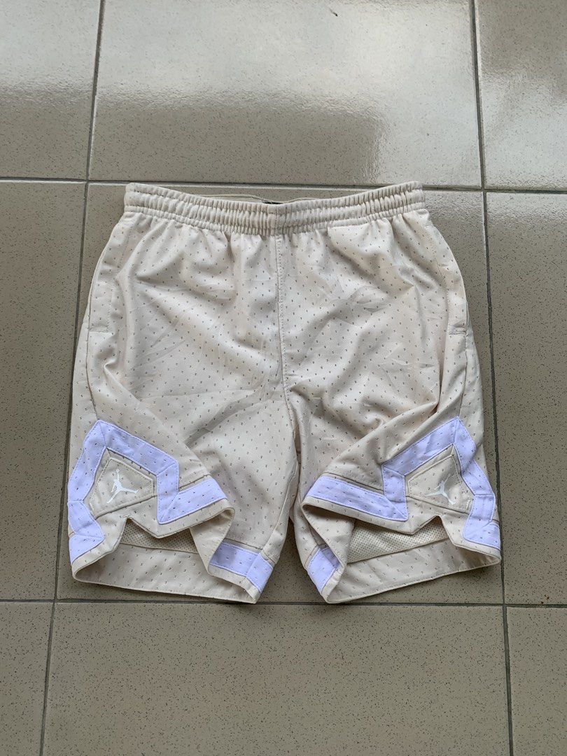 Jordan diamond(YOUTH) (Category: Shorts) located in Cotabato. Submitted by clarence0918 (Listing ID 1468649226, Image 1). Description: youth but pasok sa small waist 26-30 14 length 9 hem 10/10 condition and color rate washed no issue .