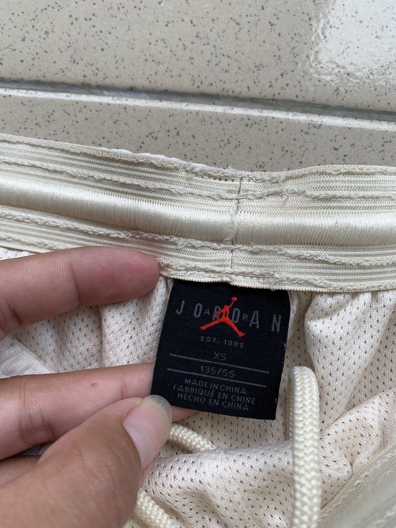Jordan diamond(YOUTH) (Category: Shorts) located in Cotabato. Submitted by clarence0918 (Listing ID 1468649226, Image 3). Description: youth but pasok sa small waist 26-30 14 length 9 hem 10/10 condition and color rate washed no issue .