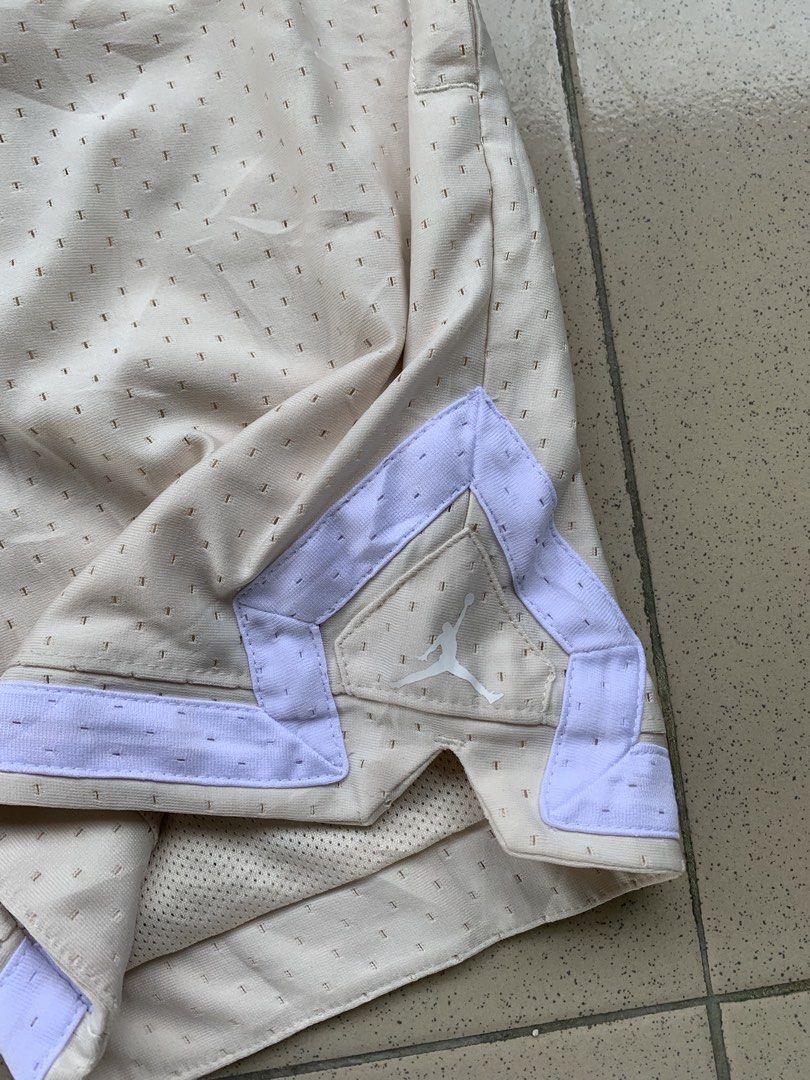 Jordan diamond(YOUTH) (Category: Shorts) located in Cotabato. Submitted by clarence0918 (Listing ID 1468649226, Image 2). Description: youth but pasok sa small waist 26-30 14 length 9 hem 10/10 condition and color rate washed no issue .
