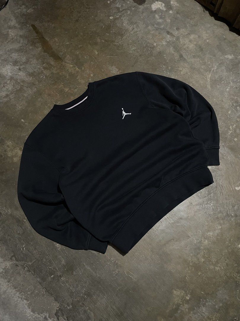 Jordan Flight MVP CrewNeck Sweatshirt (Category: Coats, Jackets and Outerwear) located in Santa Cruz. Submitted by _darskieeezz (Listing ID 1468549520, Image 1). Description: Actual Dimes 22.5 by 27.5 Medium - Large Best fit Ganda neto As new Ampogi! .