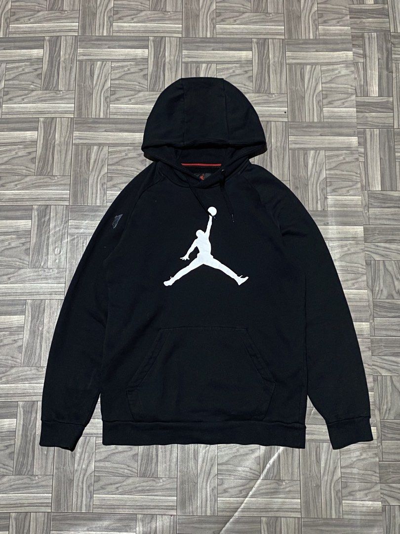Jordan Jumpman Classic Hoodie (Category: Coats, Jackets and Outerwear) located in San Pablo. Submitted by lazy.thrifttt (Listing ID 1468623672, Image 1). Description: Jordan Jumpman Classic Hoodie Size M on tag(can fit to L) 22Wx30L 10/10 Color Rate Washable Stain.