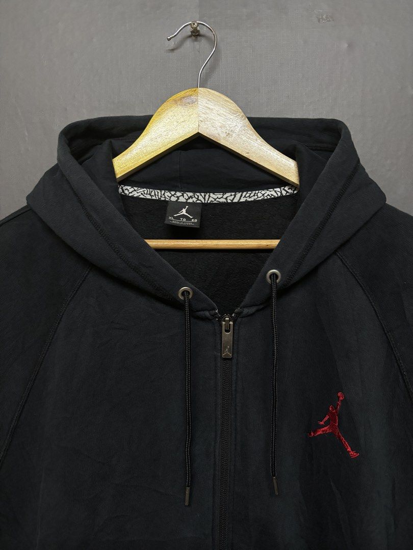 Jordan Zip Hoodie (Category: Coats, Jackets and Outerwear) located in Cavite. Submitted by staythrifted.23 (Listing ID 1468611372, Image 2). Description: X Large on 🏷️ Dimes : Lenght 29 Width 25 Excellent Color rate 9.5/10 Issue ❌ Loc. Cavite We ship nationwide Payment first .