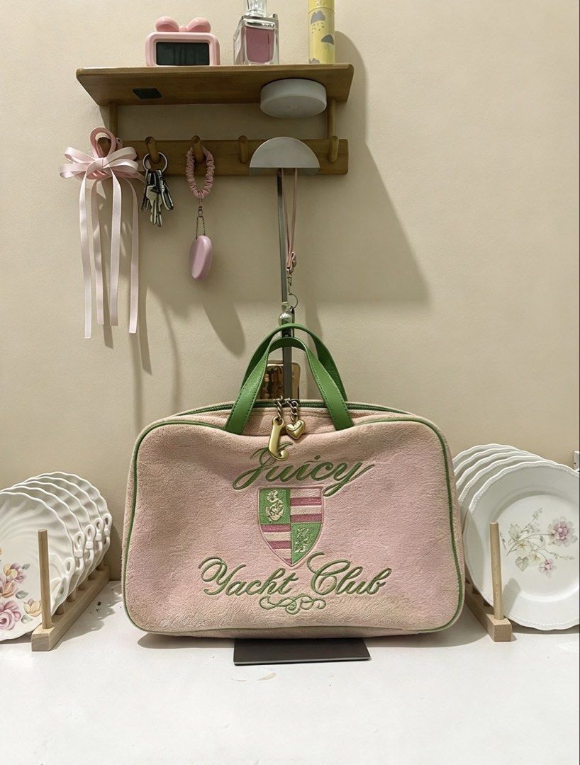 juicy couture hand bag (Category: Purses & Pouches) located in Manila. Submitted by thriftniyuno (Listing ID 1468628354, Image 1). Description: need wash only.