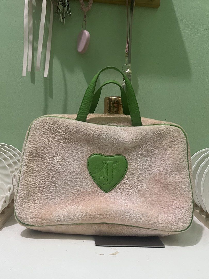 juicy couture hand bag (Category: Purses & Pouches) located in Manila. Submitted by thriftniyuno (Listing ID 1468628354, Image 2). Description: need wash only.