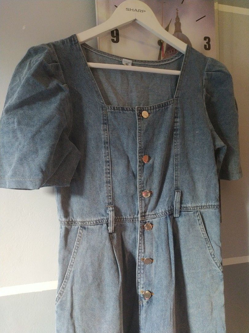 Jumpsuit medium (Category: Jumpsuits) located in Manila. Submitted by timtam04 (Listing ID 1468710238, Image 2). Description: .
