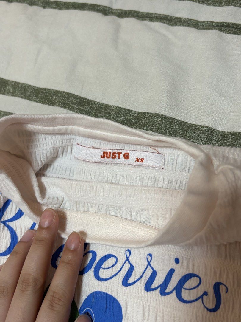 Just G Graphic Smock Tee (Category: Others Tops) located in Quezon City. Submitted by morespace555 (Listing ID 1468595075, Image 2). Description: .