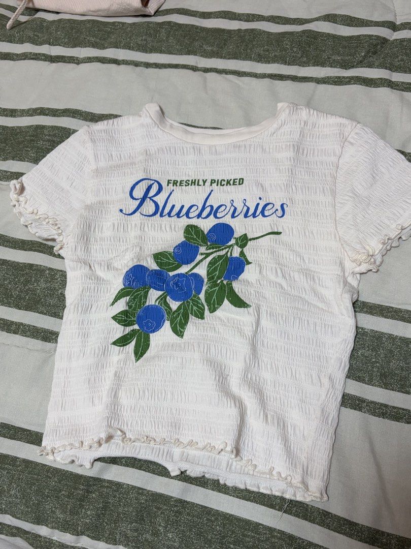 Just G Graphic Smock Tee (Category: Others Tops) located in Quezon City. Submitted by morespace555 (Listing ID 1468595075, Image 1). Description: .