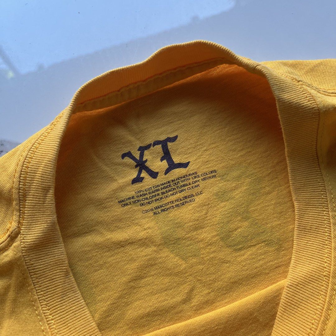 Kanye West (Category: Coats, Jackets and Outerwear) located in Lucena. Submitted by RAGGGGSSSS (Listing ID 1468629555, Image 3). Description: Kanye West “Kobe Bryant Edition” XL on Tag 31x22 Verygood Condition No major issue Authentic 1300.