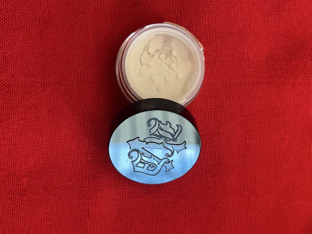 KAT VON D LOCK IT TRANSLUCENT POWDER (Category: Face Care) located in Manila. Submitted by luxeclassyshop (Listing ID 1468571533, Image 1). Description: KAT VON D LOCK IT TRANSLUCENT POWDER 1.4g 3.