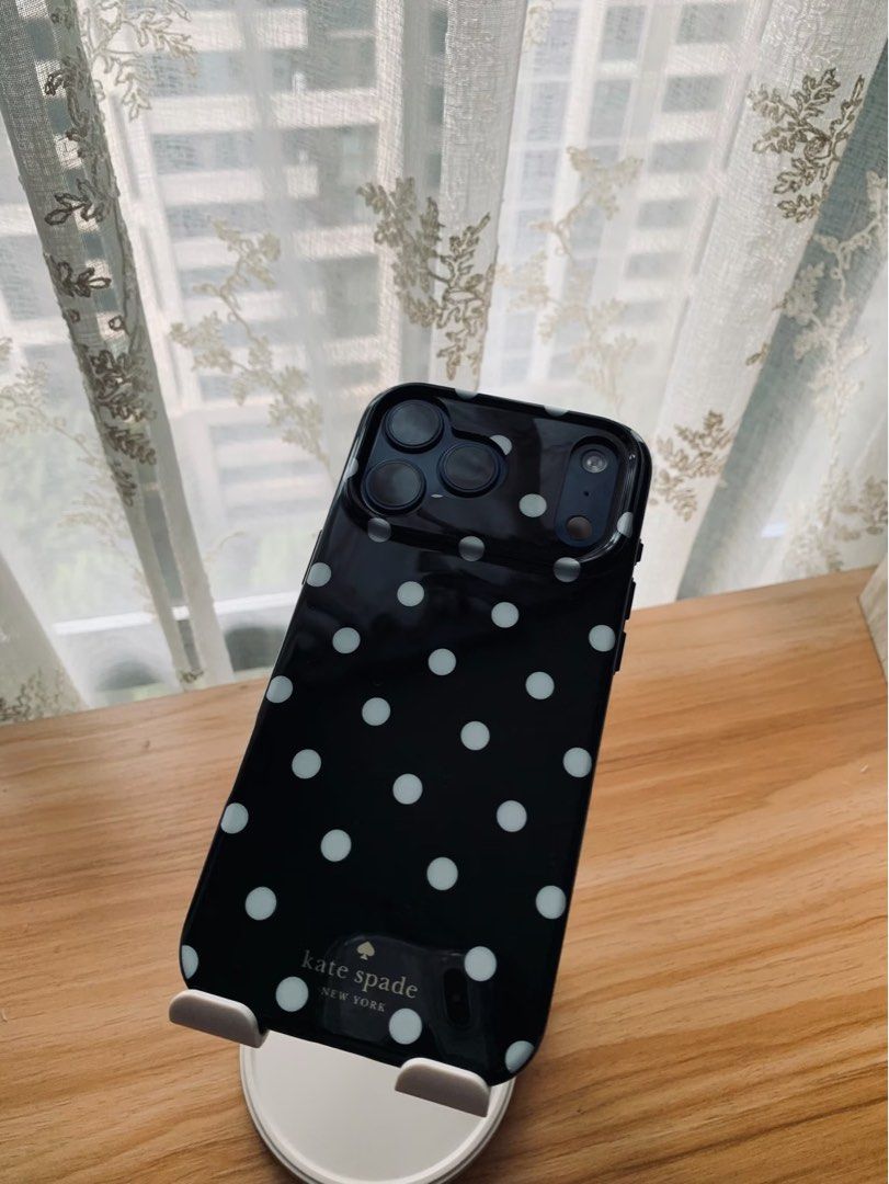 KATE SPADE 17-18 CASE (Category: Cases & Sleeves) located in Manila. Submitted by ninjaninxx (Listing ID 1468635166, Image 1). Description: .