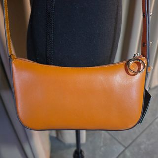 (Category: ) located in . Submitted by my_opencloset (Listing ID 1468604007, Image 1). Description: .
