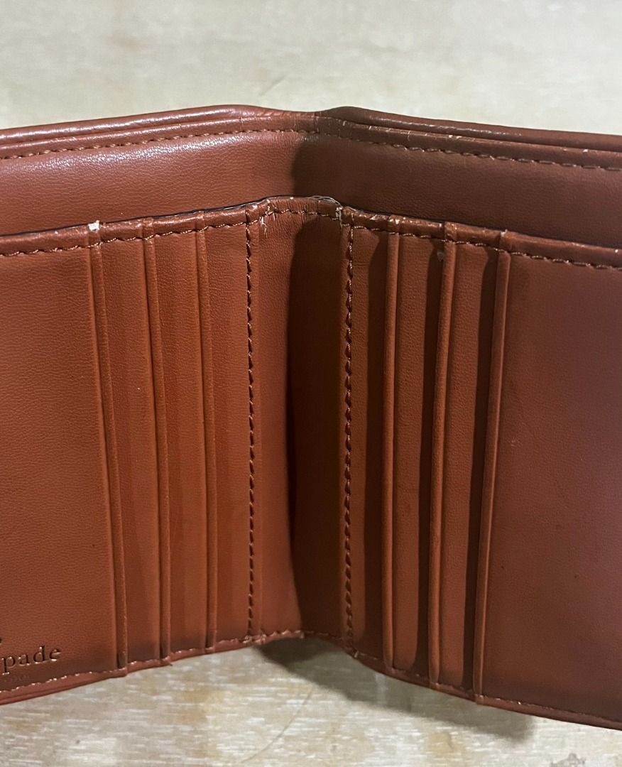 Kate Spade Malea Bifold Wallet (Category: Wallets & Card holders) located in Pasig City. Submitted by murphy.finds (Listing ID 1468566061, Image 3). Description: .