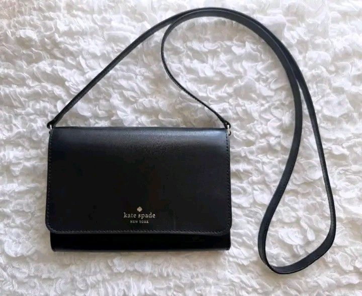 KATE SPADE SLING BAG (Category: Luxury Bags & Wallets) located in Alaminos. Submitted by doc_helenpretty99 (Listing ID 1468511609, Image 1). Description: 👜 KATE SPADE — ON HAND 🇵🇭 ✨ Ready to ship! Beautiful Kate Spade bag in good overall condition. Minimal scratches only, but still a lovely piece to add to your collection! 🤍 📦 On hand in the Philippines 🚚 Ready to ship 📩 Message me to claim yours! First come, first served. 💕.